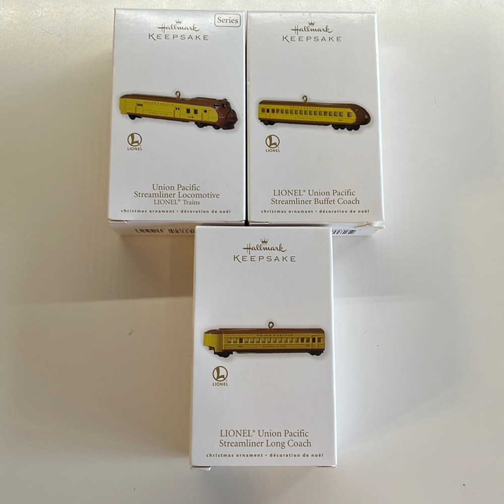 HALLMARK KEEPSAKE ORNAMENT